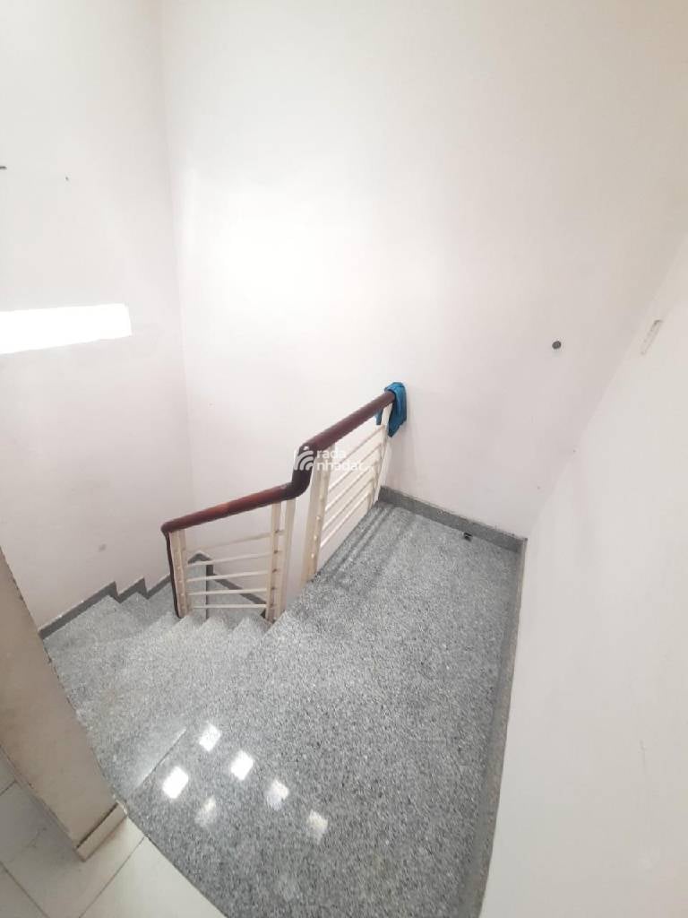 Bán gấp nhà phố 5 Tầng BTCT CMT8 Q3 Gần Metro, CV Lê Thị Riêng, Giá chỉ 3,9 tỷ