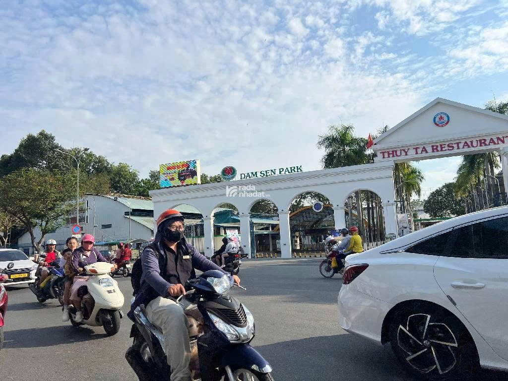 BÁN 8 LÔ ĐẤT ĐƯỜNG HOÀ BÌNH,QUẬN 11 ( 96m2 - 4m x 22,5m) GIÁ 9,6 TỶ TL