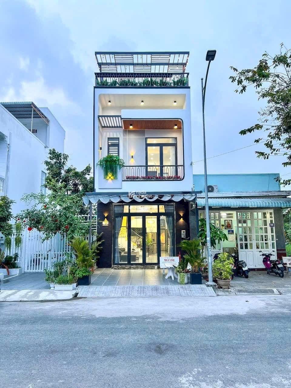 Bán Nhà Phố Chính Chủ Hiện Đại 2 Tầng - Trung Tâm Thủ Dầu Một - Giá Cực Tốt 