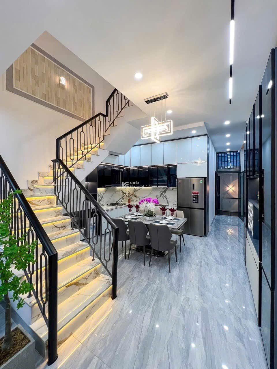 Bán Nhà Phố Chính Chủ Hiện Đại 2 Tầng - Trung Tâm Thủ Dầu Một - Giá Cực Tốt 