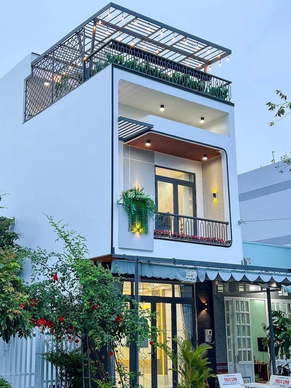 Bán Nhà Phố Chính Chủ Hiện Đại 2 Tầng - Trung Tâm Thủ Dầu Một - Giá Cực Tốt 