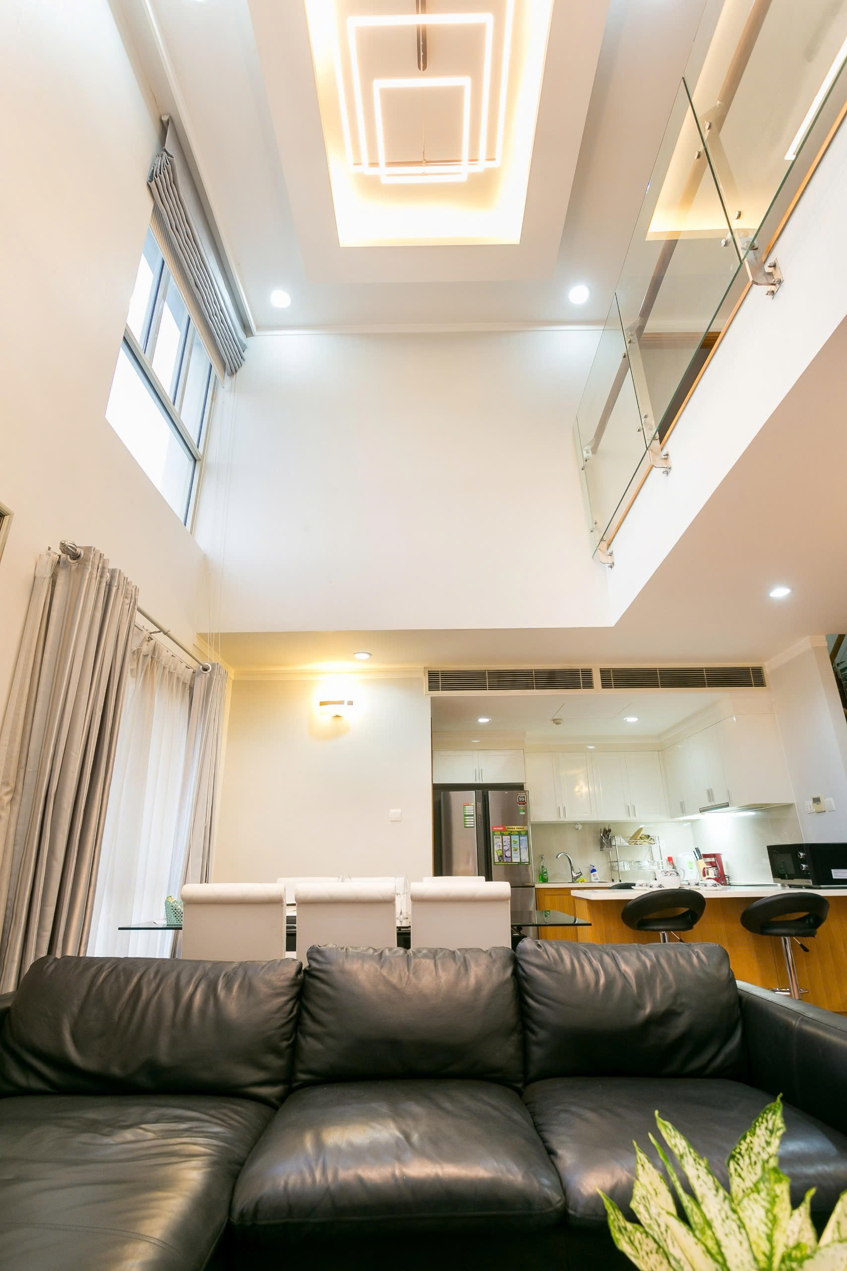 Cho thuê căn hộ penthouse duplex 4Pn Saigon Pavillon Full nội thất cao cấp 43Tr Xem