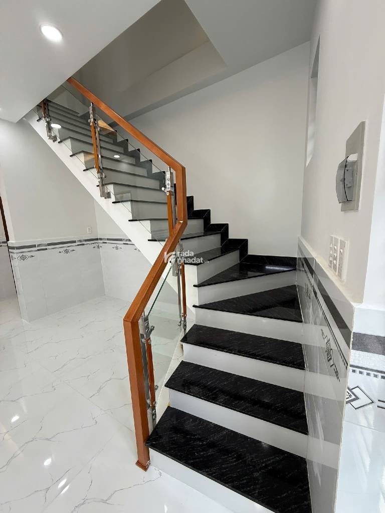 NHÀ 2 TẦNG MỚI ĐẸP - NGANG KHỦNG 6M - NỞ HẬU TÀI LỘC - TRUNG TÂM TÂN BÌNH