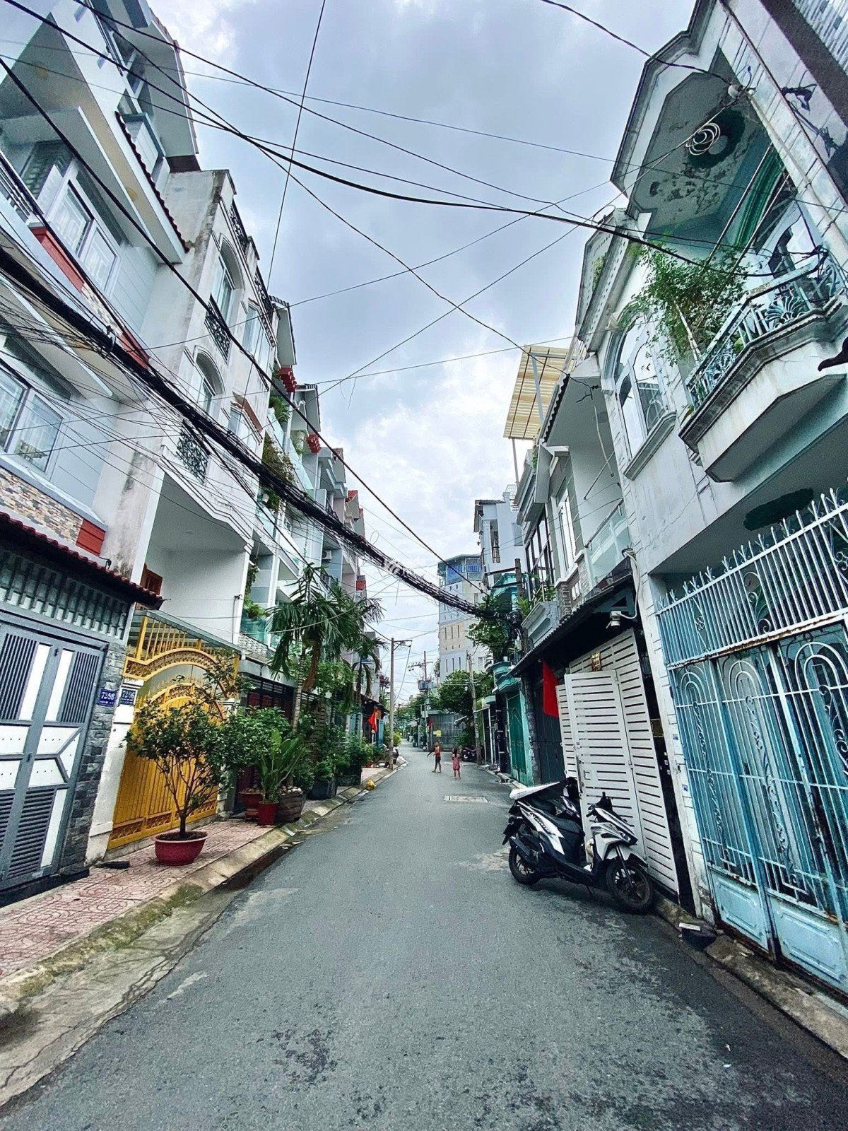 Nhà đẹp bán gấp, hẻm ô tô, đường Huỳnh Văn Nghệ, P. 15, Tân Bình, chỉ 6,99 tỷ TL