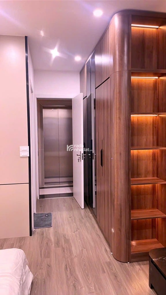 KHU VIP PHÂN LÔ NGUYỄN VĂN CỪ - ĐẸP MIÊN MAN - NHÀ 7 TẦNG THANG MÁY MỚI KOONG - Ô TÔ 