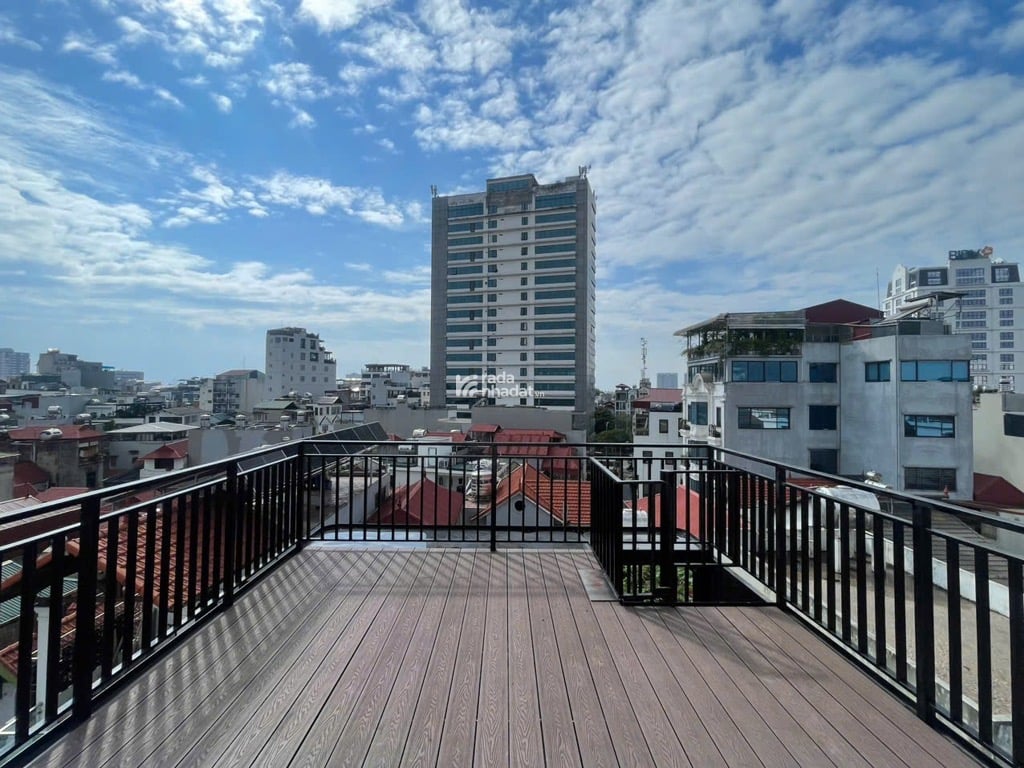 KHU VIP PHÂN LÔ NGUYỄN VĂN CỪ - ĐẸP MIÊN MAN - NHÀ 7 TẦNG THANG MÁY MỚI KOONG - Ô TÔ 