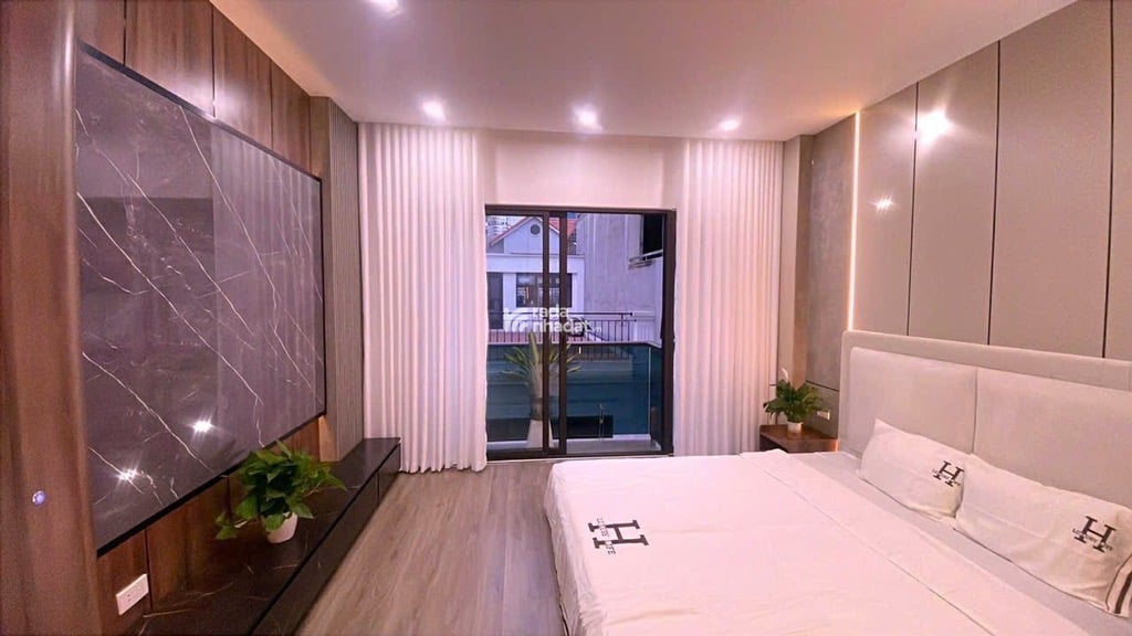 KHU VIP PHÂN LÔ NGUYỄN VĂN CỪ - ĐẸP MIÊN MAN - NHÀ 7 TẦNG THANG MÁY MỚI KOONG - Ô TÔ 