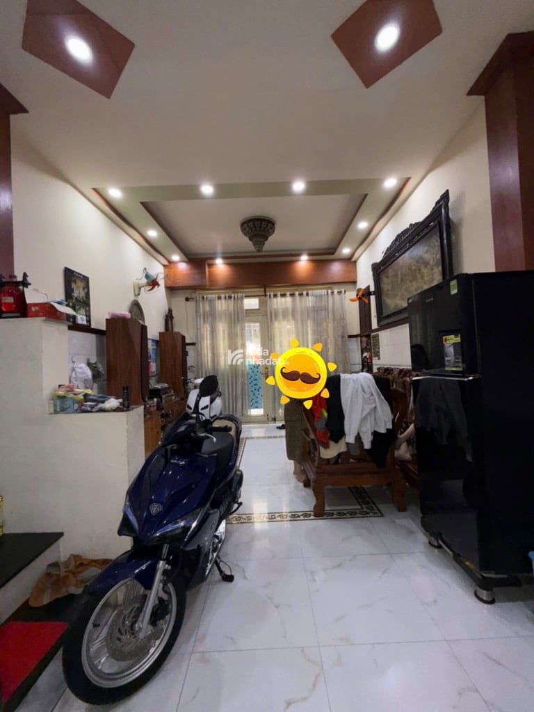 BÁN NHÀ ĐƯỜNG HỒNG LẠC -  NHÀ 3 TẦNG BTCT- TẶNG NỘI THẤT GỖ XỊN - VUÔNG A4 - NHỈNH 6 TỶ