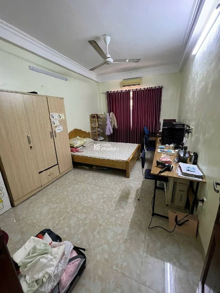 NGÕ QUẬN ỦY CẦU GIẤY - 5 TẦNG NHÀ ĐẸP - SỔ VUÔNG HOA HẬU - 32M2 - 8 TỶ