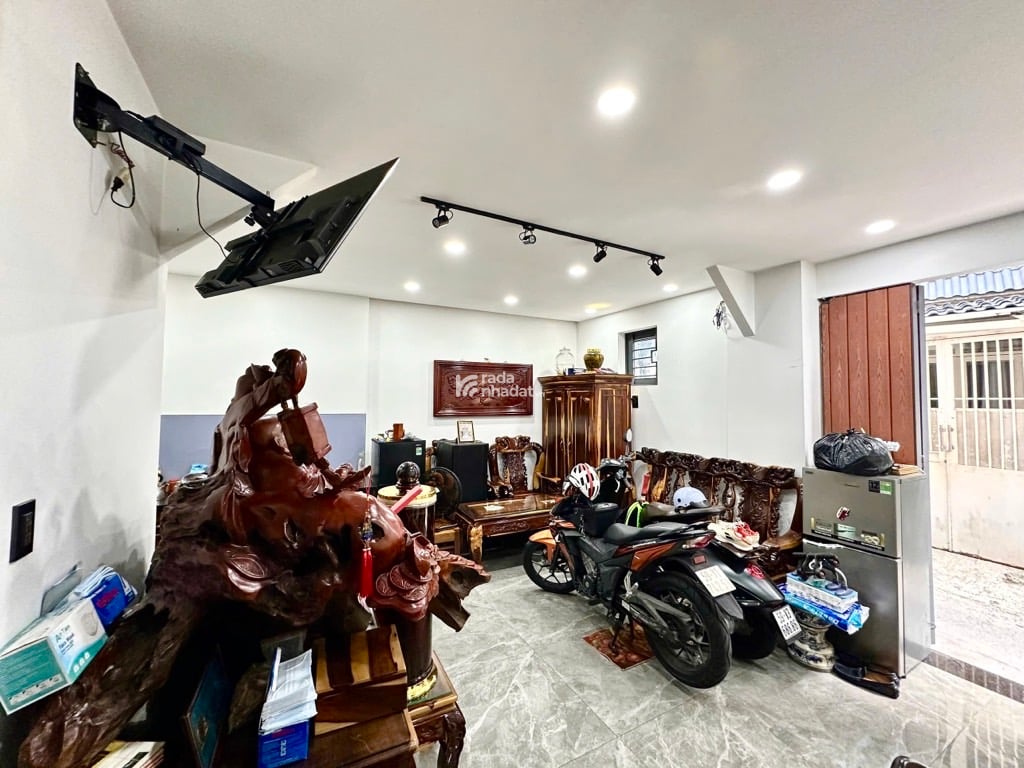 HẺM XE HƠI NHIÊU TỨ, PHÚ NHUẬN, 38M2 MỚI CÓ KC Ở NGAY. GIẢM 350TR CHỈ 6.39T TL