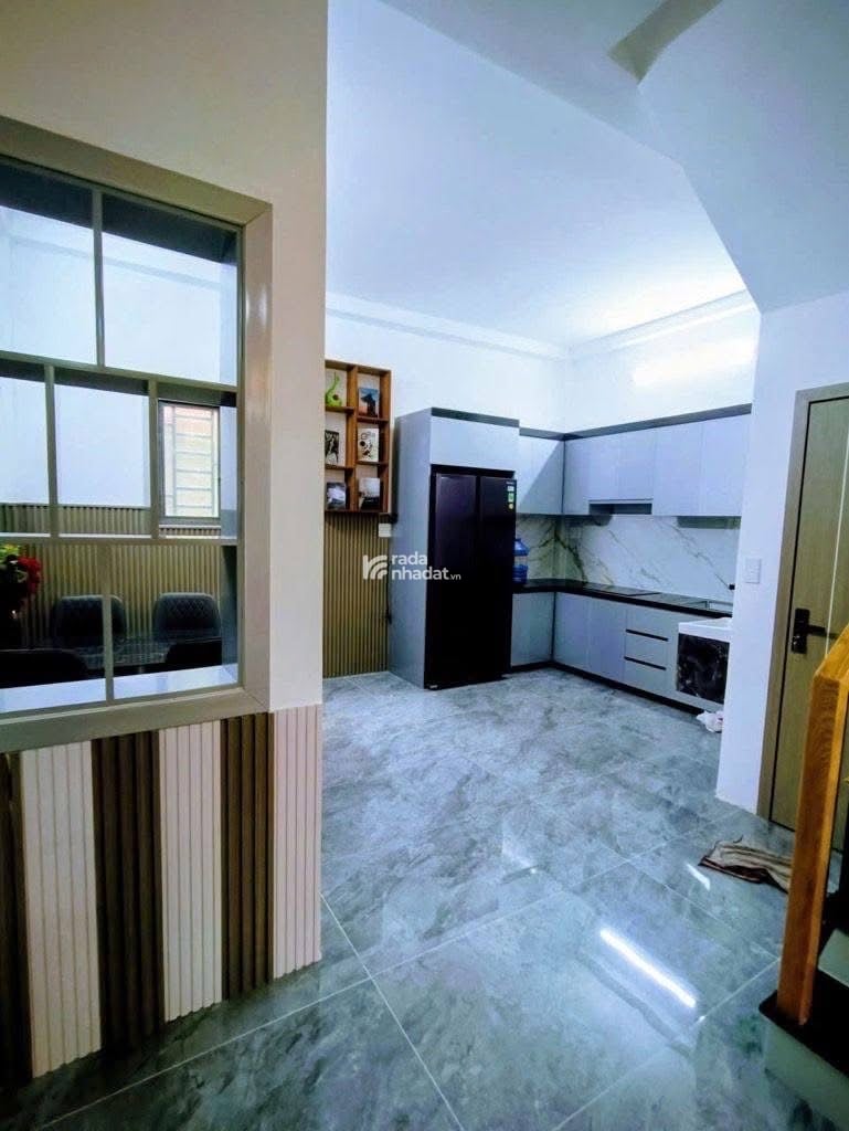 Nhà đẹp nhỉnh 6 tỉ.FULL nội thất. 5,1x13m. 2 tầng. HXH thông sát MT Đs18, Quang