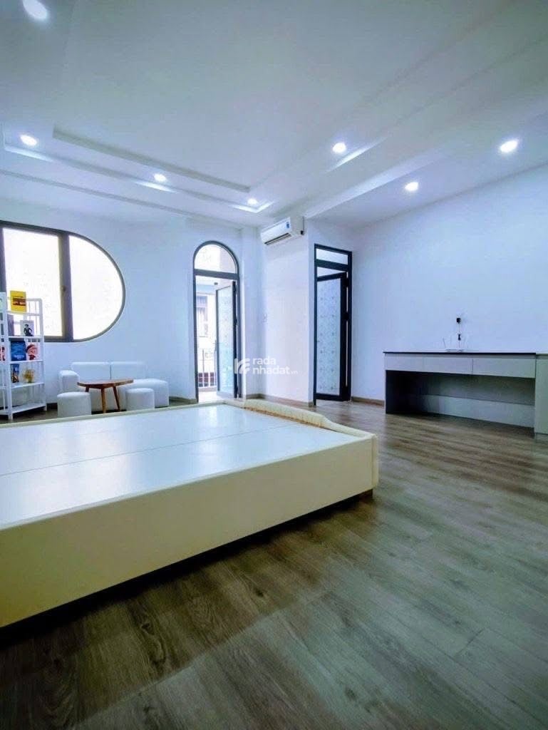 Nhà đẹp nhỉnh 6 tỉ.FULL nội thất. 5,1x13m. 2 tầng. HXH thông sát MT Đs18, Quang