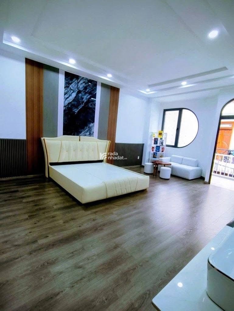 Nhà đẹp nhỉnh 6 tỉ.FULL nội thất. 5,1x13m. 2 tầng. HXH thông sát MT Đs18, Quang