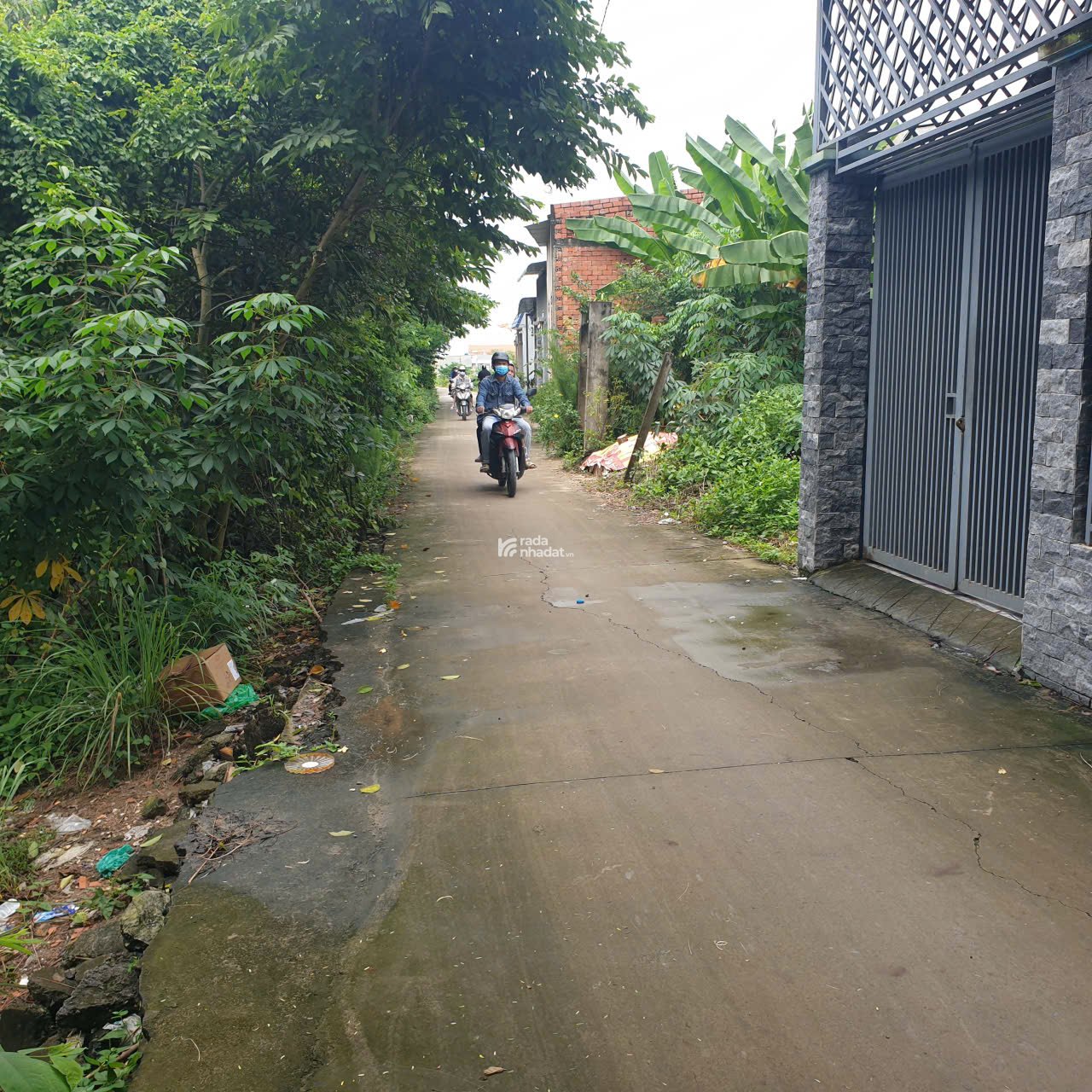 Đất mặt tiền đường bê tông rộng 4m,  cách Công viên Võ Văn Tần khoảng 3,5km