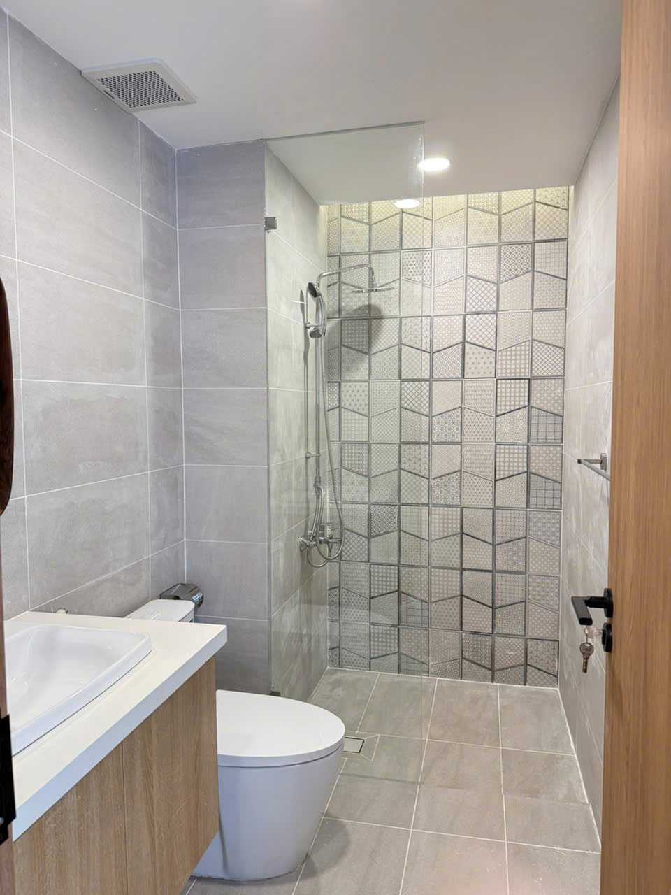 89m2 - Giá 6.8 tỷ All in - 2PN2WC full nội thất Celesta Nguyễn Hữu Thọ