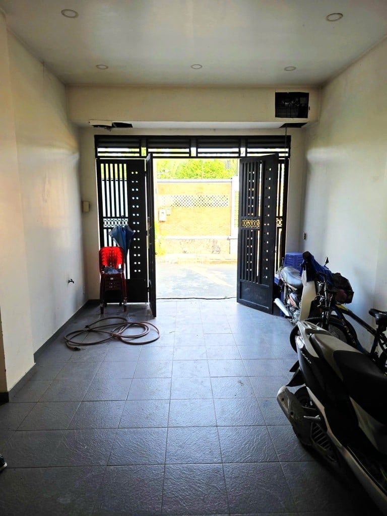 NHÀ PHỐ 3 TẦNG 71M2 HẺM 10M CÓ VỈA HÈ, P. LONG TRƯỜNG, THỦ ĐỨC 