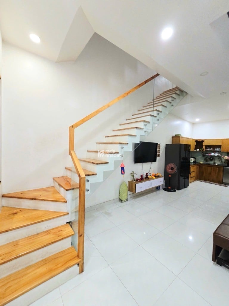 NHÀ PHỐ 3 TẦNG 71M2 HẺM 10M CÓ VỈA HÈ, P. LONG TRƯỜNG, THỦ ĐỨC 