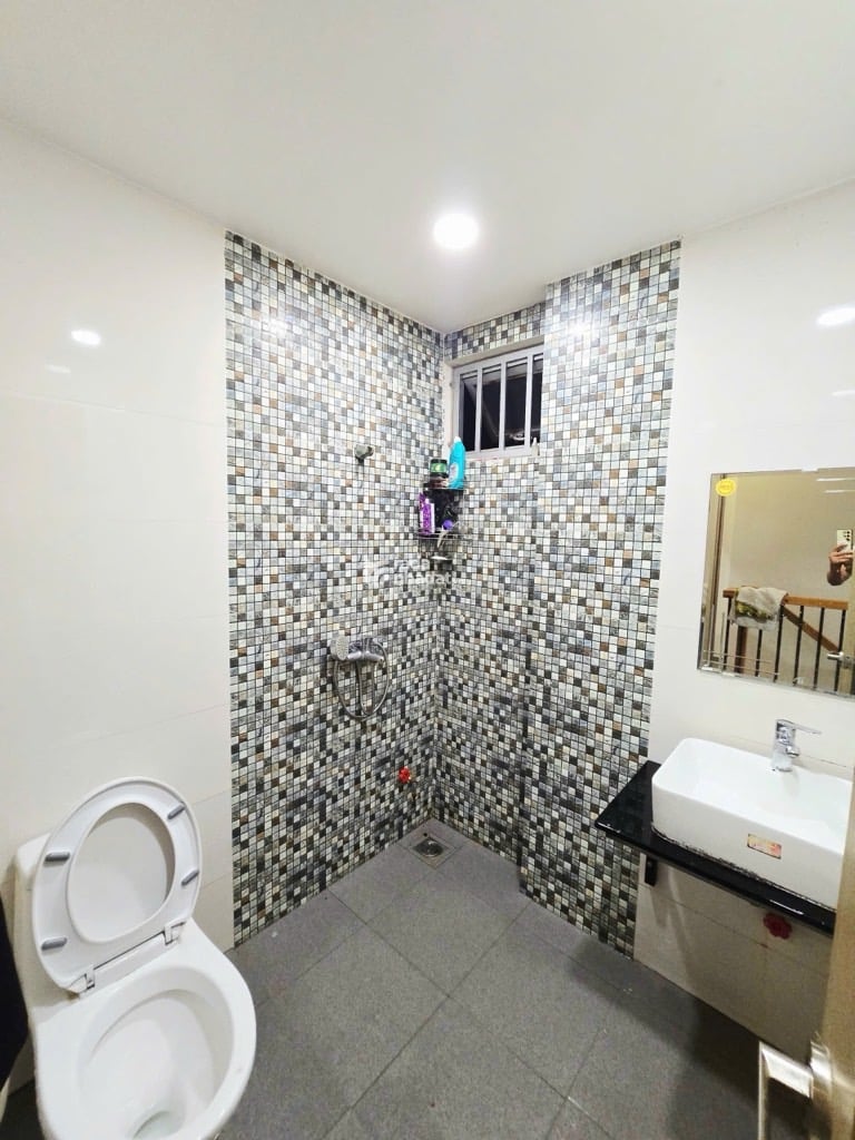 NHÀ PHỐ 3 TẦNG 71M2 HẺM 10M CÓ VỈA HÈ, P. LONG TRƯỜNG, THỦ ĐỨC 