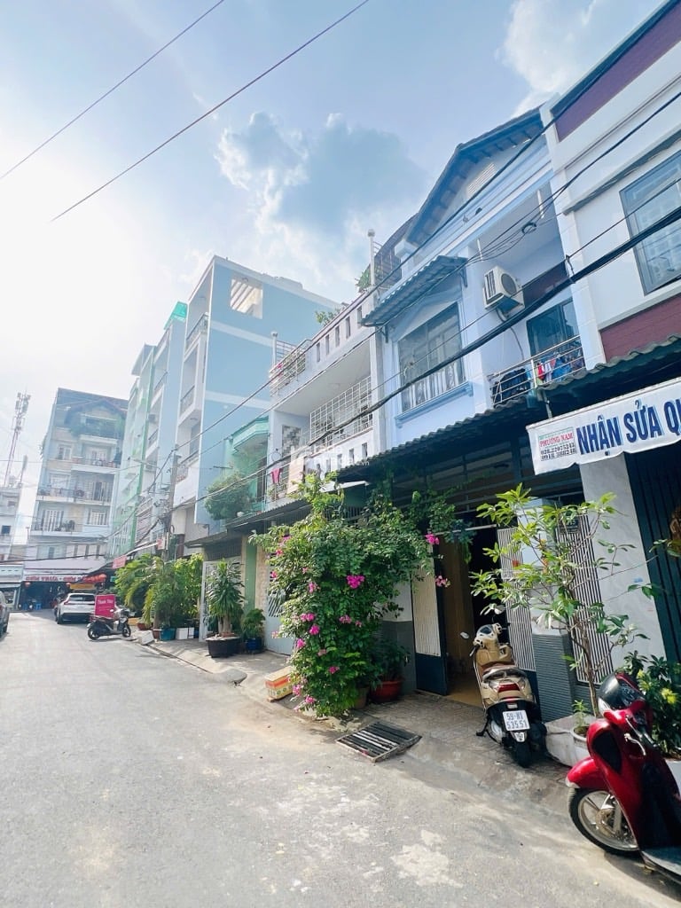 NGAY CHỢ VẢI, HẺM XE HƠI NGUYỄN NHỮ LÃM, TÂN PHÚ, 55M2 HIẾM CÓ. GIẢM 550TR CHỈ 7T TL TỐT