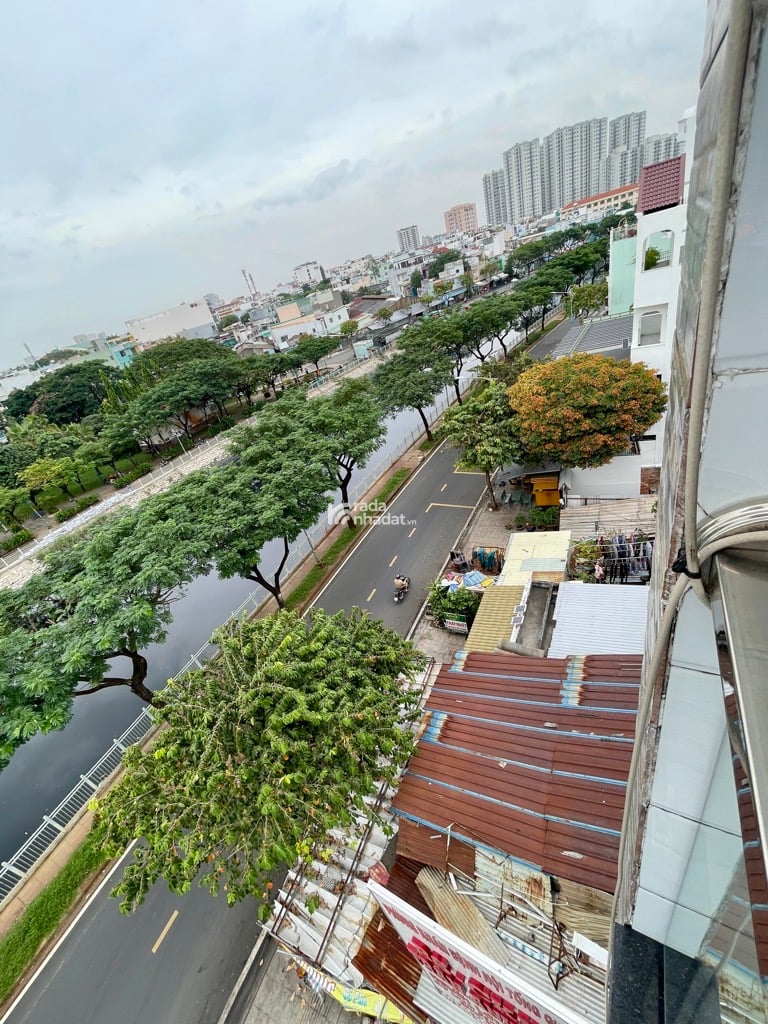 CHỈ HƠN 7 TỶ SỞ HỮU SIÊU PHẨM MẶT TIỀN LÒ GỐM - 5 TẦNG - NHÀ MỚI TINH DỌN Ở NGAY