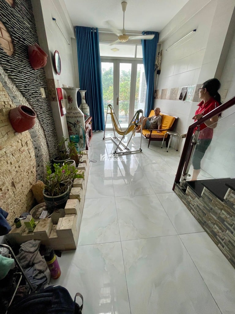 CHỈ HƠN 7 TỶ SỞ HỮU SIÊU PHẨM MẶT TIỀN LÒ GỐM - 5 TẦNG - NHÀ MỚI TINH DỌN Ở NGAY