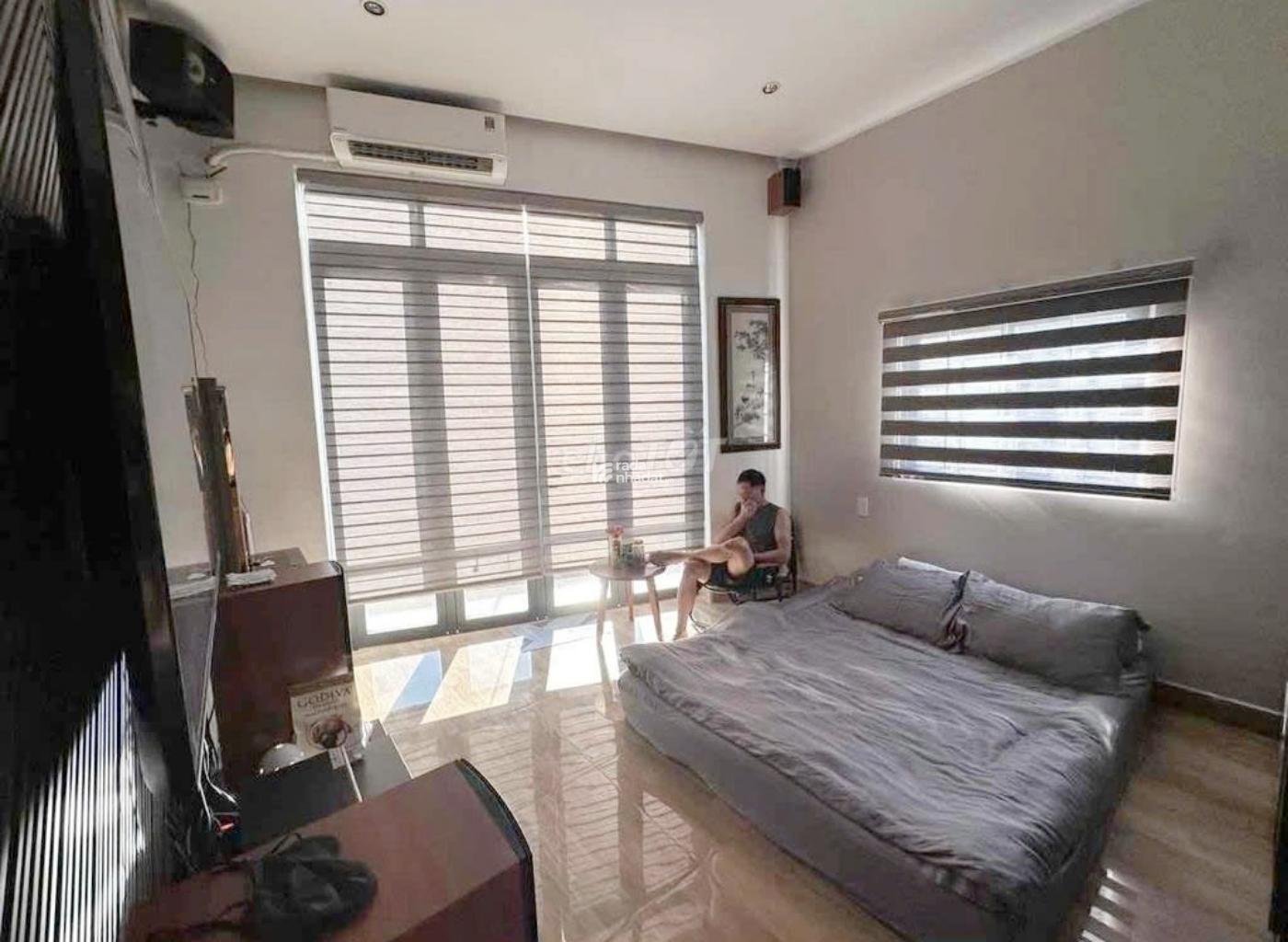 NHÀ MẶT TIỀN THUẬN KIỀU - 4 TẦNG - NGAY TRUNG TÂM Q.11 - ĐANG CHO THUÊ 35 TRiỆU/TH