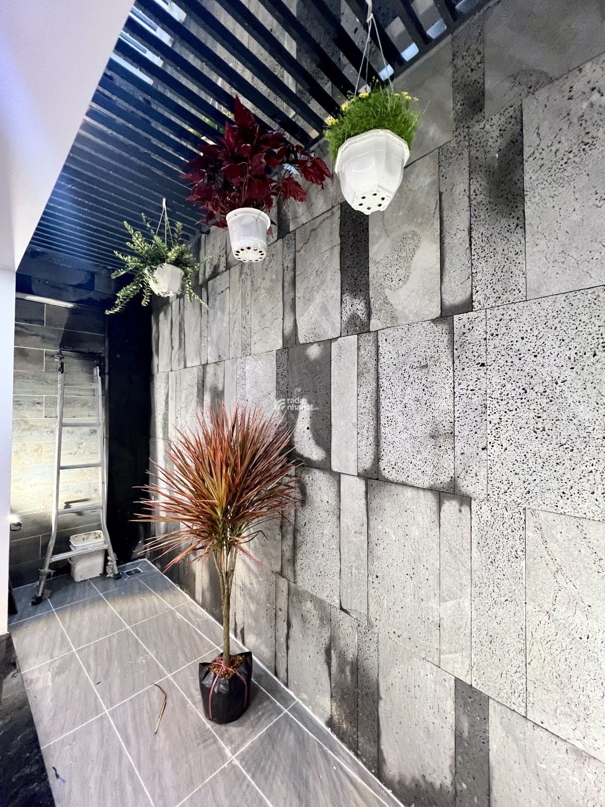 HẺM 6M CÁCH TẶNG NỘI THẤT CƠ BẢN DT: 4X16 - 64M2  KC: Trệt lững 2 lầu - 4pn 4wc - phòng thờ - st