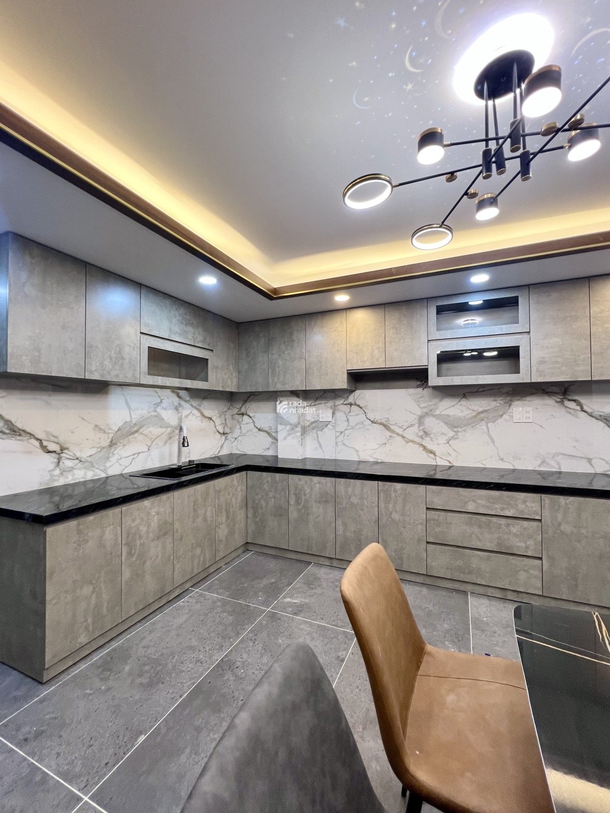 HẺM 6M CÁCH TẶNG NỘI THẤT CƠ BẢN DT: 4X16 - 64M2  KC: Trệt lững 2 lầu - 4pn 4wc - phòng thờ - st