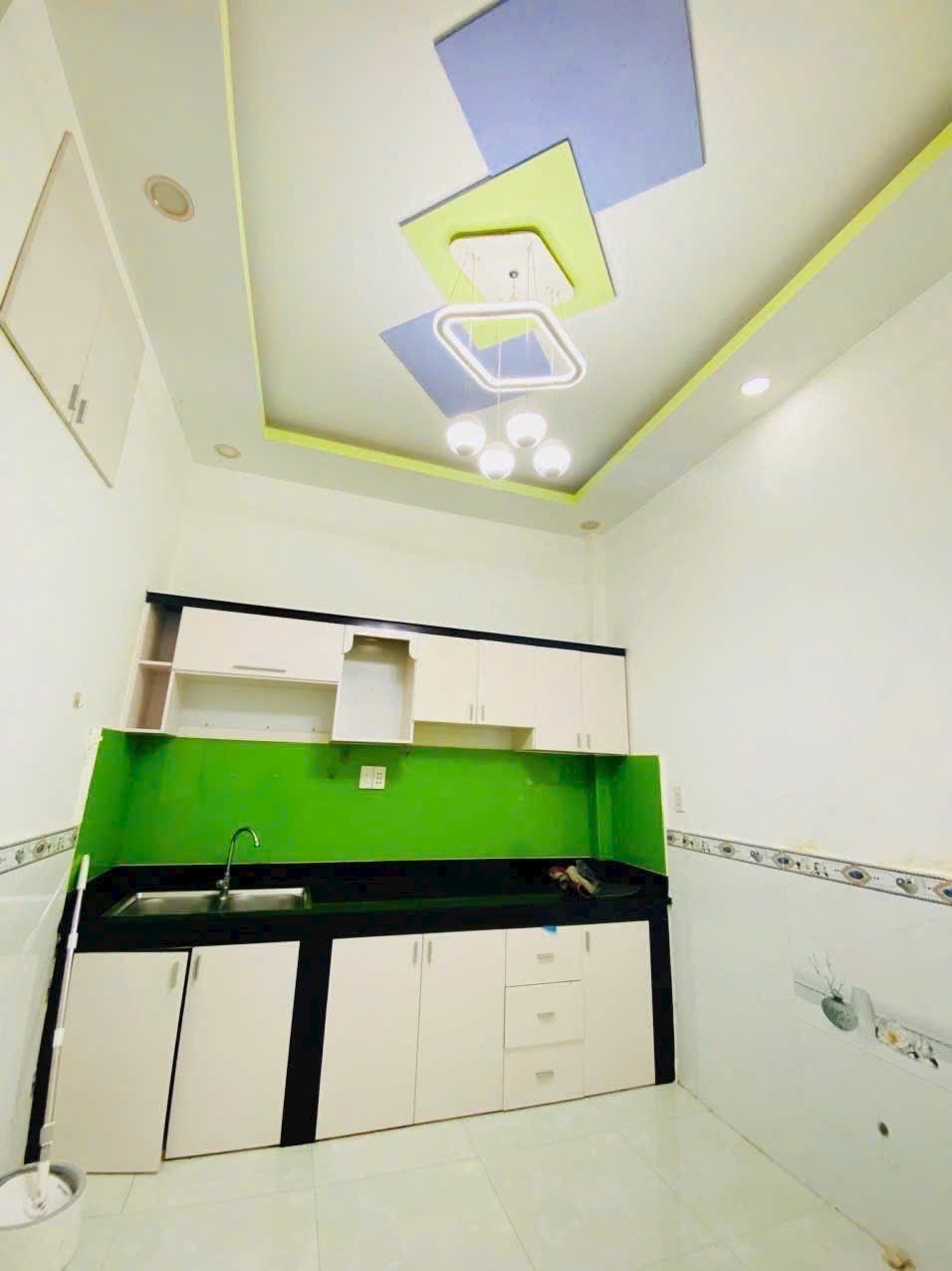 Bán gấp nhà 2PN hẻm Lê Văn Thọ 2Tỷ200 Gò Vấp , 2 WC, sổ hồng riêng