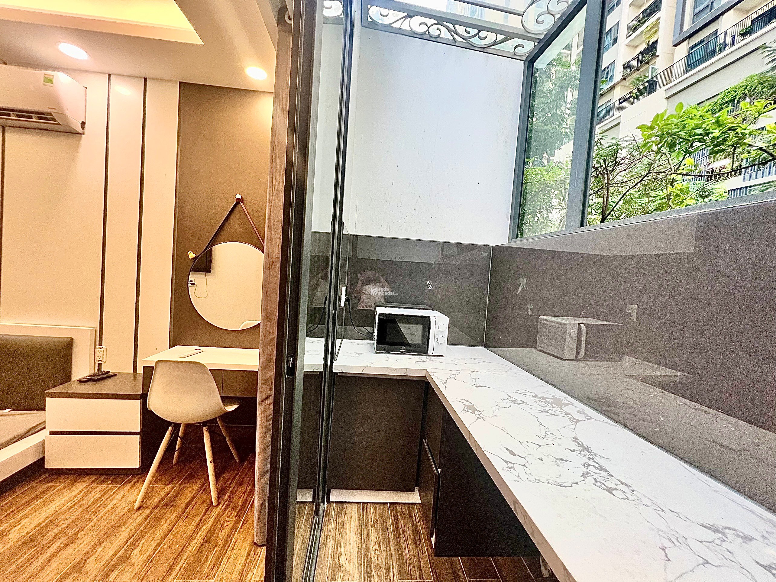 Cho thuê căn hộ tại quận 10, đầy đủ nội thất như hình, gần tòa nhà viettel, công trường dân chủ