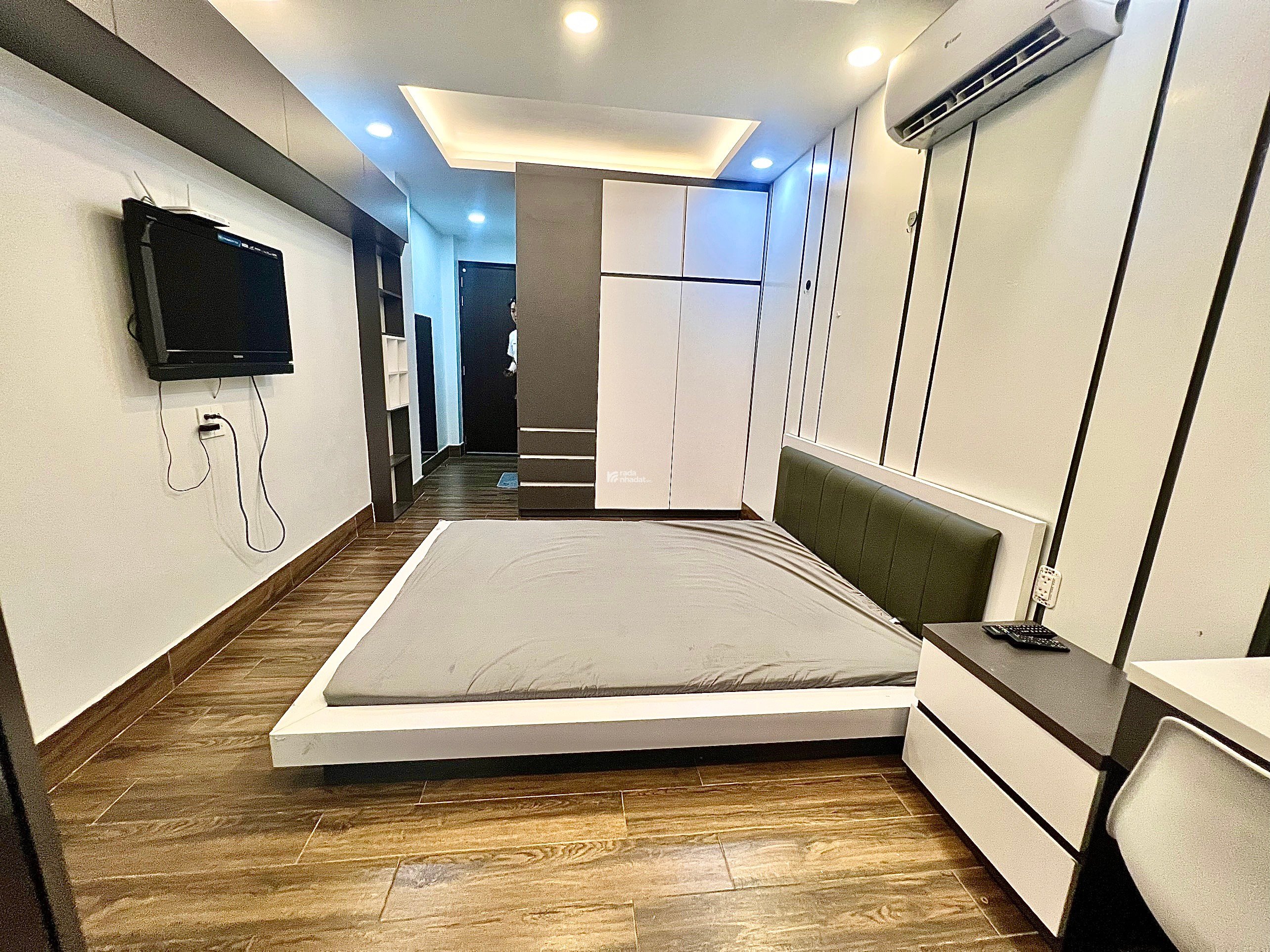 Cho thuê căn hộ tại quận 10, đầy đủ nội thất như hình, gần tòa nhà viettel, công trường dân chủ