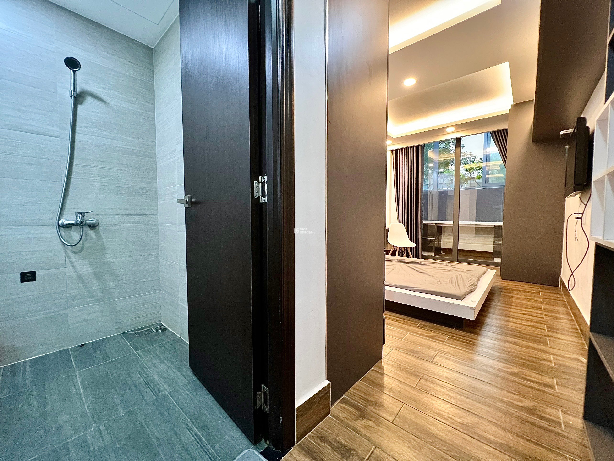 Cho thuê căn hộ tại quận 10, đầy đủ nội thất như hình, gần tòa nhà viettel, công trường dân chủ