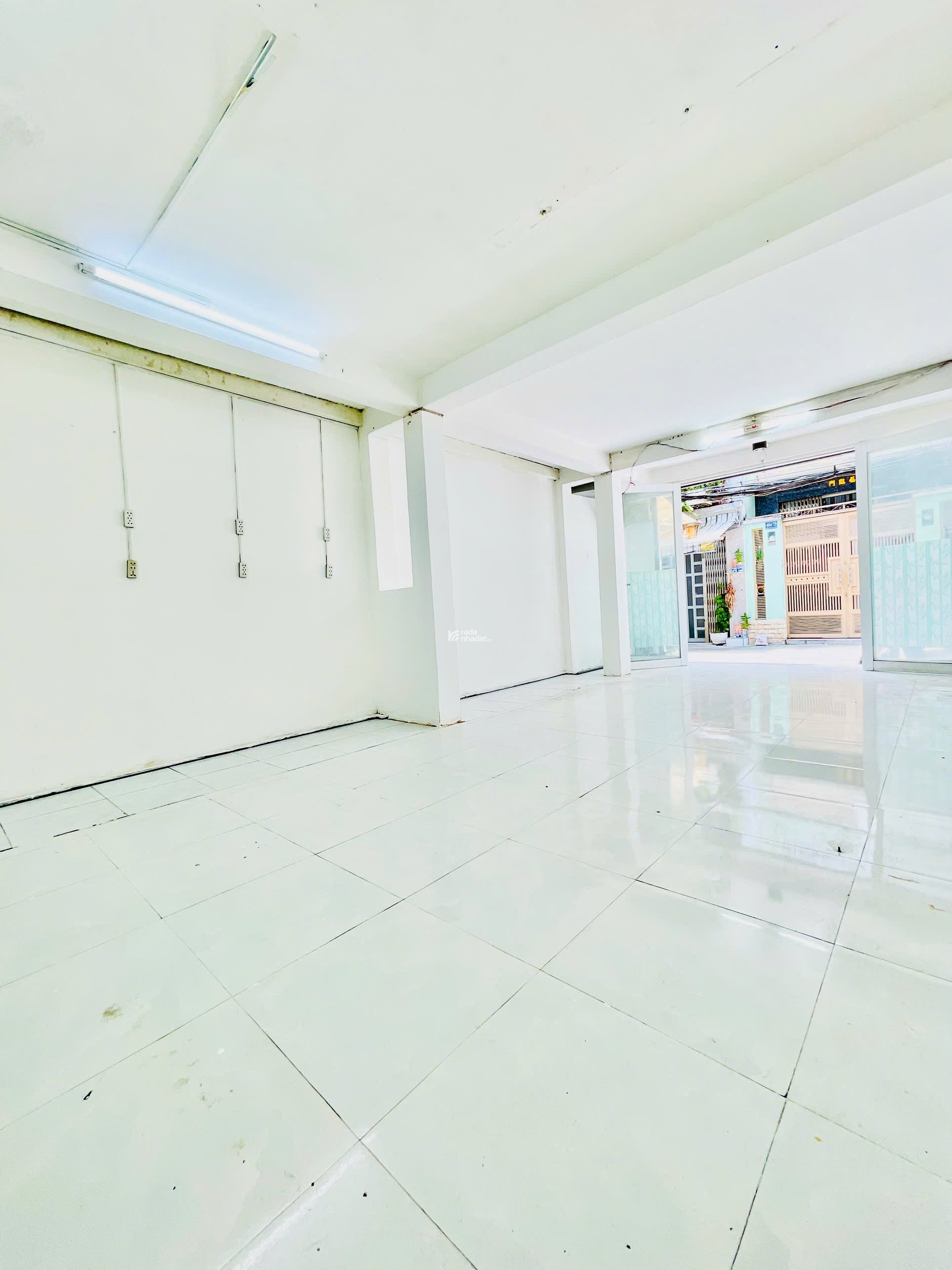 BÁN NHÀ HẺM XE TẢI HOÀ HẢO P5 QUẬN 10 - 5 Tầng- GIÁ TỐT 9.9 TỶ