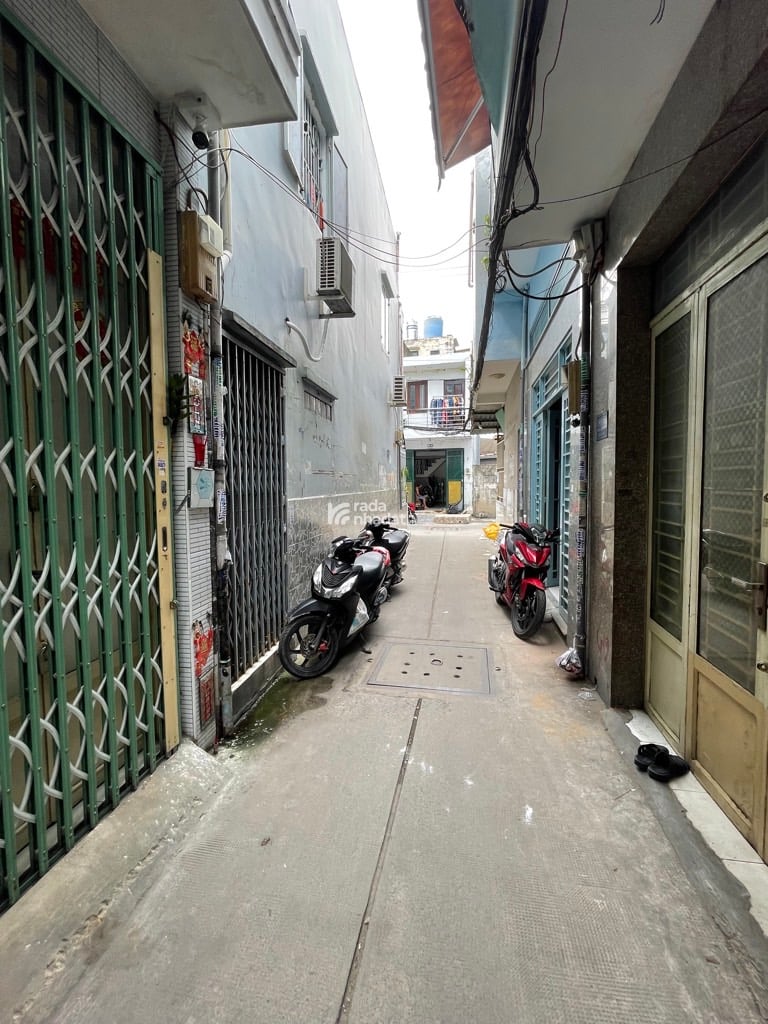 SÁT TÂN BÌNH, HOÀNG XUÂN NHỊ, TÂN PHÚ, 2 TẦNG CÓ KC. GIẢM 550TR CHỈ 2T TL TỐT