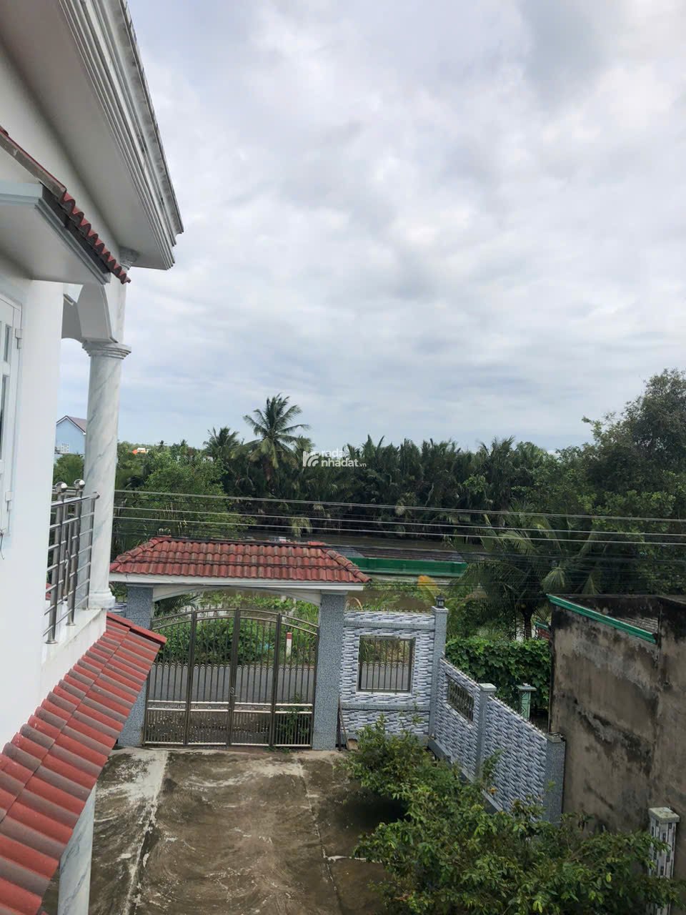 BÁN BIỆT THỰ 2 TẦNG HIỆN ĐẠI VIEW SÔNG ĐƯỜNG LỚN 10M NGANG 11M X DÀI 40M NHIK 5,5 TỶ