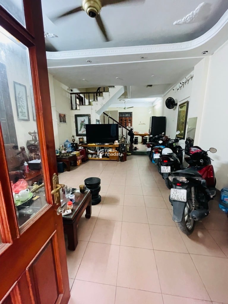 NGHĨA TÂN - 18 TỶ - 5.3M MẶT TIỀN - Ô TÔ ĐỖ CỬA NGÀY ĐÊM - SÂN CHƠI HỌC VIỆN SÁT NHÀ