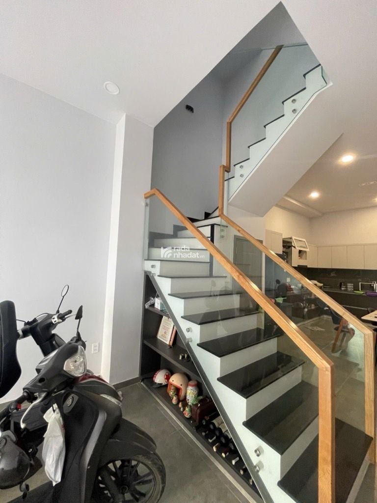 NGAY P.TÂN SƠN NHÌ - Ô TÔ NGỦ TRONG NHÀ - SHR VUÔNG VỨC A4 - 4 X 14M - CHÍNH CHỦ - CHỈ 9.3 TỶ