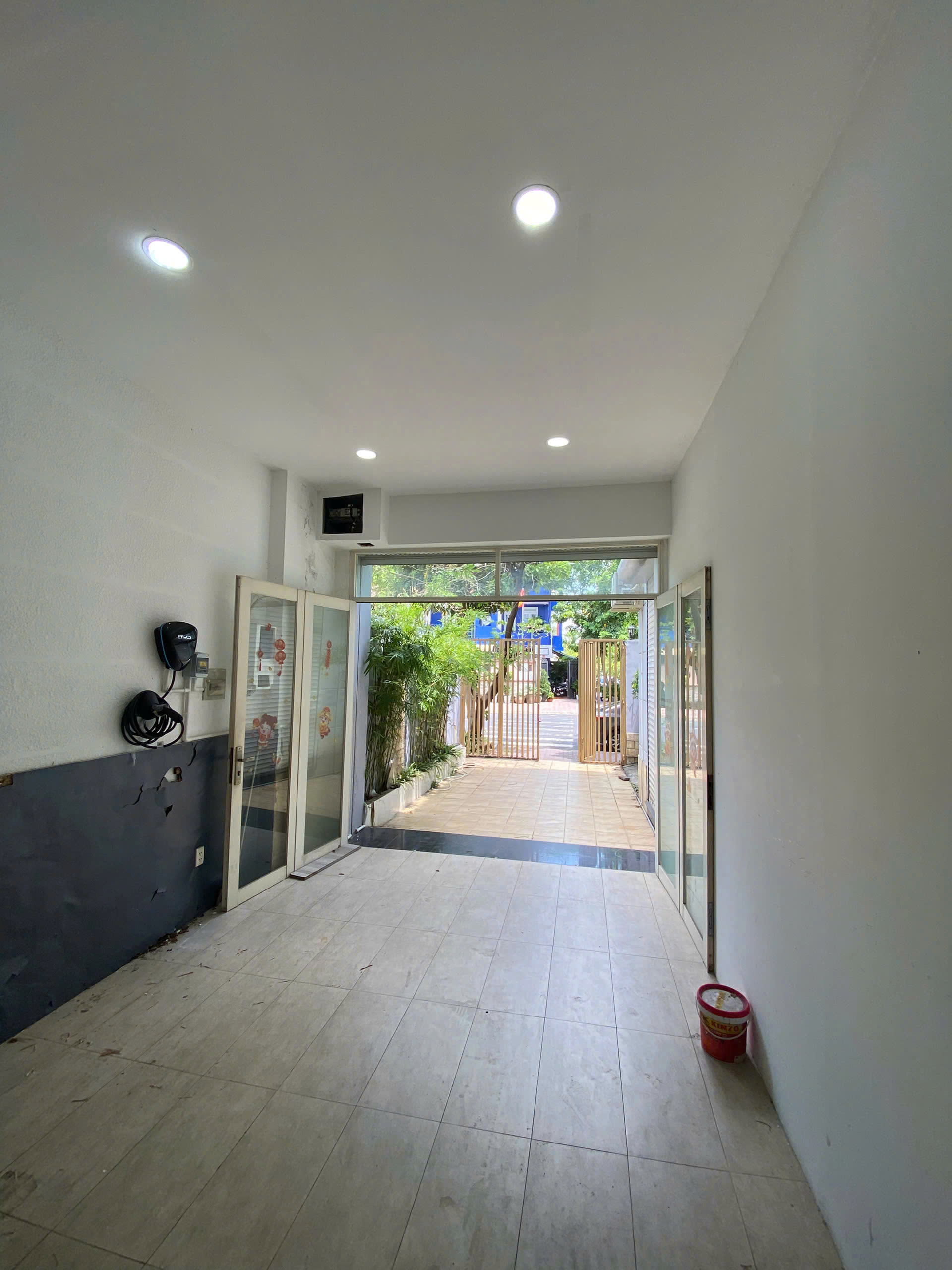 Bán biệt thự KDC Him Lam 6A Bình Hưng, TP.HCM; 8x20m; 1 trệt 2 lầu 1 tum; Giá 31.5 tỷ