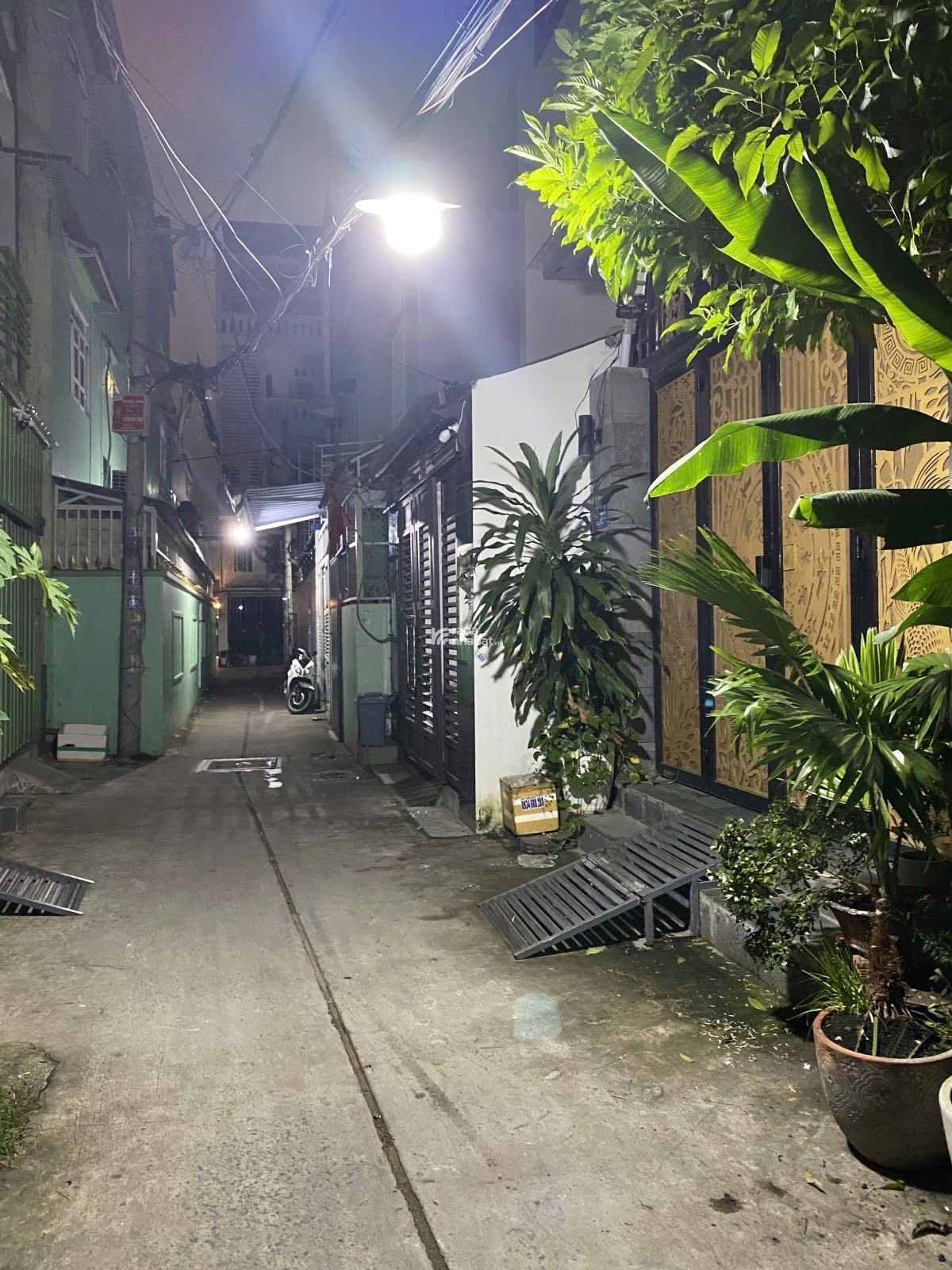 HẺM BA GÁC LÝ THÁNH TÔNG - GIÁP ĐẦM SEN  C4 TIỆN XÂY MỚI 