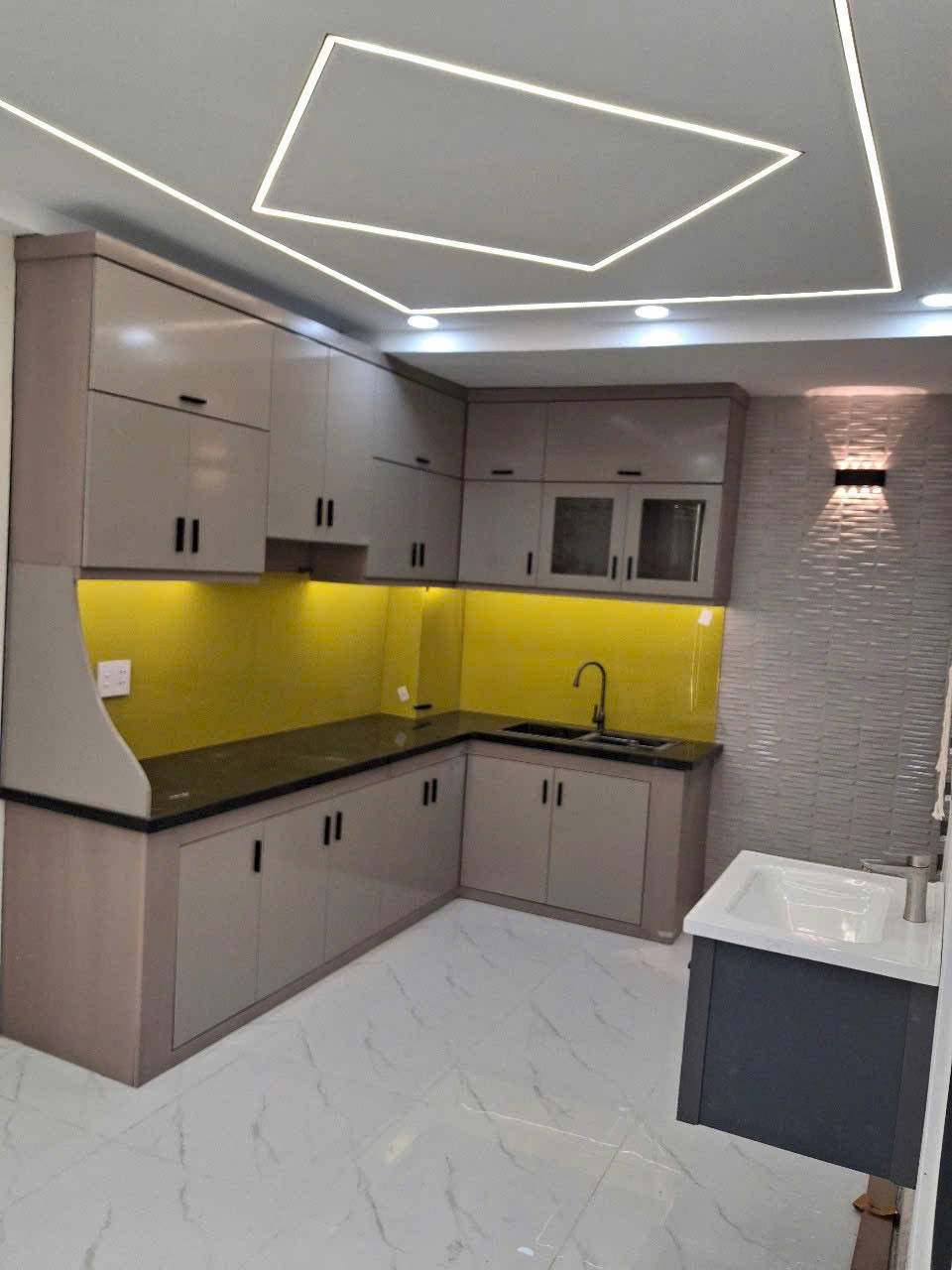 Bán nhà hẻm 6m thông Lê Văn Quới, 48m2, Sát Ngã tư Bốn Xã, Giá chỉ 4.99 Tỷ