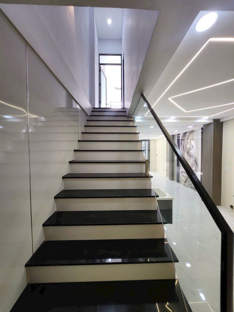 Bán nhà hẻm 6m thông Lê Văn Quới, 48m2, Sát Ngã tư Bốn Xã, Giá chỉ 4.99 Tỷ