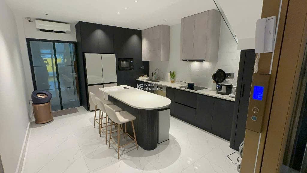 Nhà Thật - Đẹp 5 Tầng - Xe Hơi Ngủ Trong Nhà Gần Mặt Tiền Hoàng Văn Thụ - Phú Nhuận