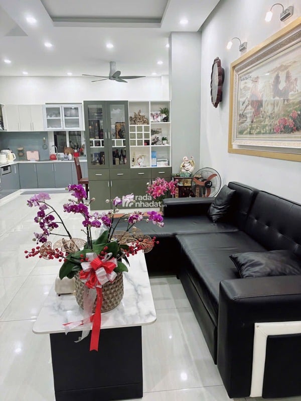 Chủ ngộp bán gấp nhà 96m2 ngang 6 hẻm xe hơi nhỉnh 11 tỷ