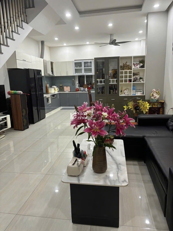 Chủ ngộp bán gấp nhà 96m2 ngang 6 hẻm xe hơi nhỉnh 11 tỷ