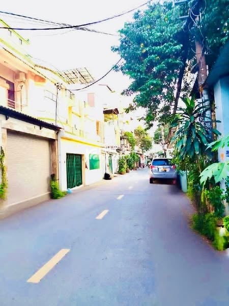 BÁN NHÀ MẶT TIỀN ĐƯỜNG 10M   GIÁP QUẬN 11  GẦN  LUỸ BÁN BÍCH  121M2  3 TẦNG  5PN CHỈ 12.X TỶ