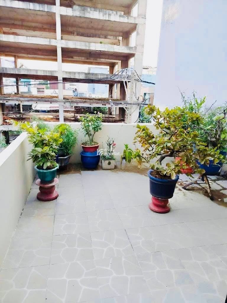 BÁN NHÀ MẶT TIỀN ĐƯỜNG 10M   GIÁP QUẬN 11  GẦN  LUỸ BÁN BÍCH  121M2  3 TẦNG  5PN CHỈ 12.X TỶ