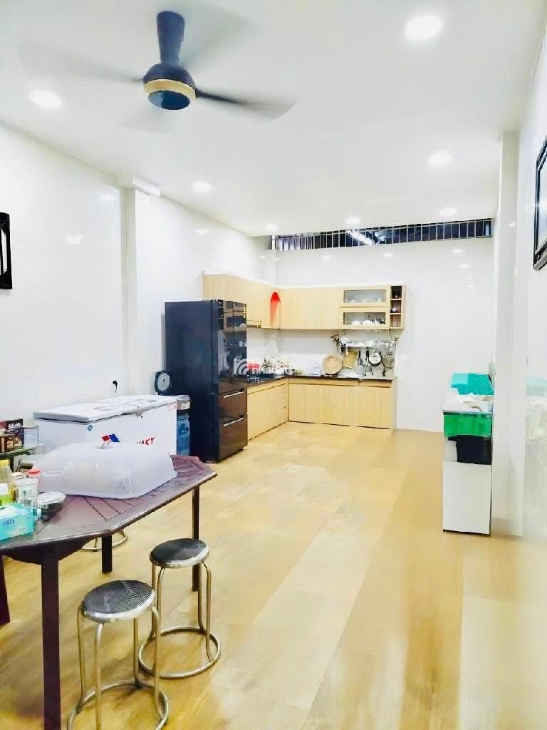 BÁN NHÀ MẶT TIỀN ĐƯỜNG 10M   GIÁP QUẬN 11  GẦN  LUỸ BÁN BÍCH  121M2  3 TẦNG  5PN CHỈ 12.X TỶ