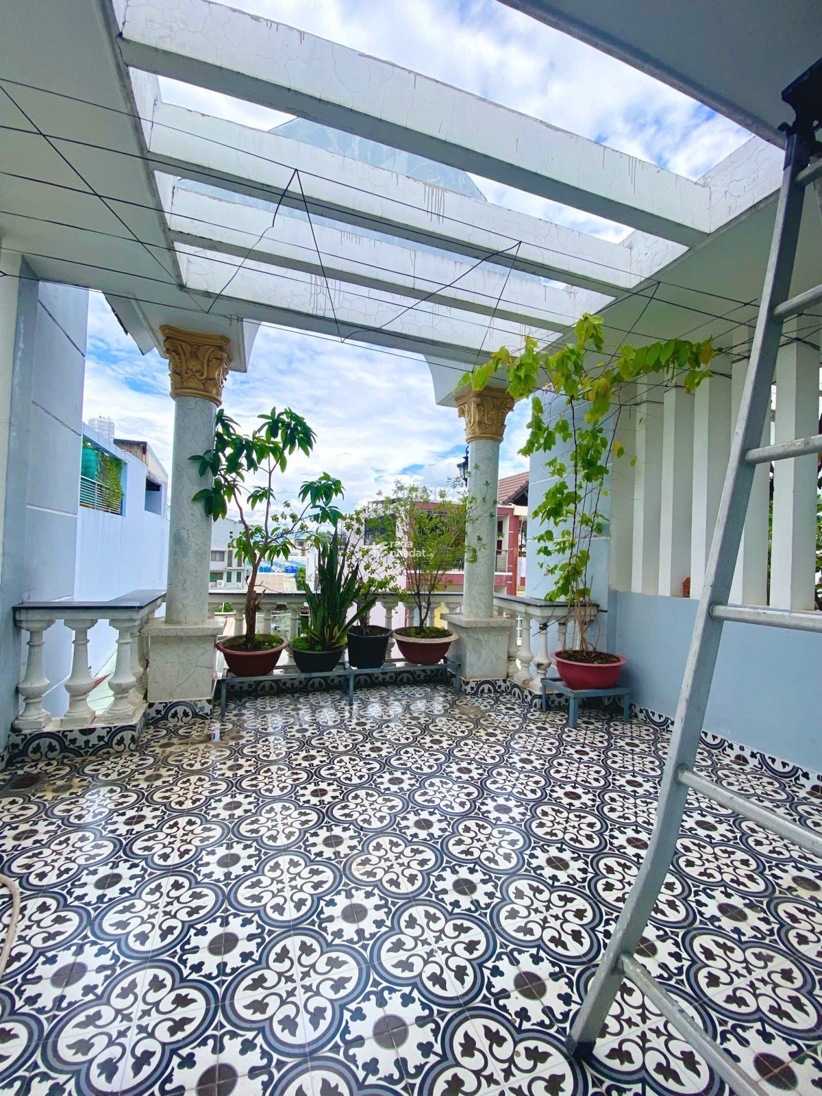 NHÀ 4 TẦNG ĐẸP HẺM XE HƠI - SÁT BỜ KÈ VÀM THUẬT - CHỈ VIỆC Ở NGAY