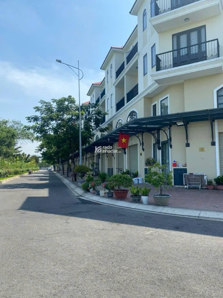 Bán Shophouse 4 tầng, DT 181m2, KDC Senturia Bình Hưng Bình Chánh, Sổ hồng, Giá tốt