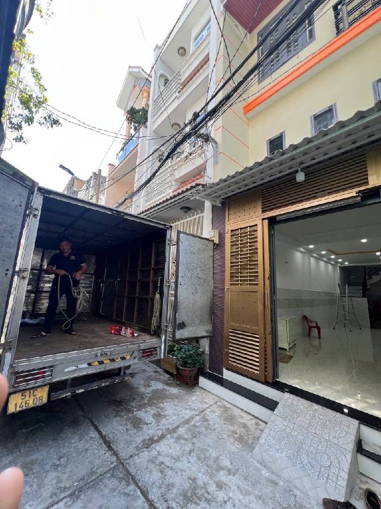 HẺM XE TẢI - NGAY NGÃ TƯ 4 XÃ - TIẾP GIÁP LÊ VĂN QUỚI, HOÀ BÌNH, BÌNH LONG, NGAY CHỢ - NHÀ MỚI ĐẸP
